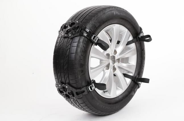 Renkaan piikit muoviset lumiketjut auton pyörien lumiketjut talvirenkaat suojaketjut autot tieliikenneturvallisuus