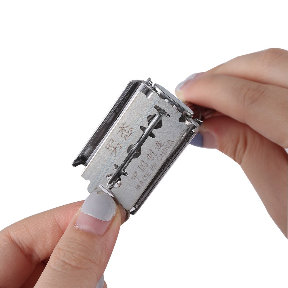 Men's Traditional Double Edge Chrome Wet Shaving Safety Handheld Manual Razor 1 Blade Included With Travel Case Care Hair Beard