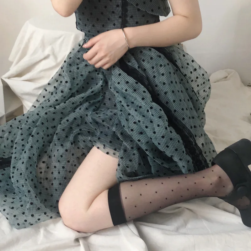 Medias sexis con estampado de lunares para mujer, calcetines hasta la rodilla, rejilla elástica de nailon suave, calcetines de pierna larga a la para niñas, color negro