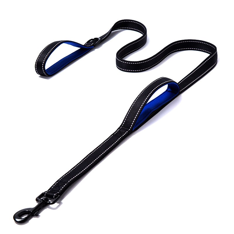Ison koiran talutushihna kaksinkertaisen käden vetoköysi iso koiran kaulapanta nailonvyö kaksoispaksennettu heijastin vahvistaa vetovaljaat: Musta sininen / 2.5cm x 180cm