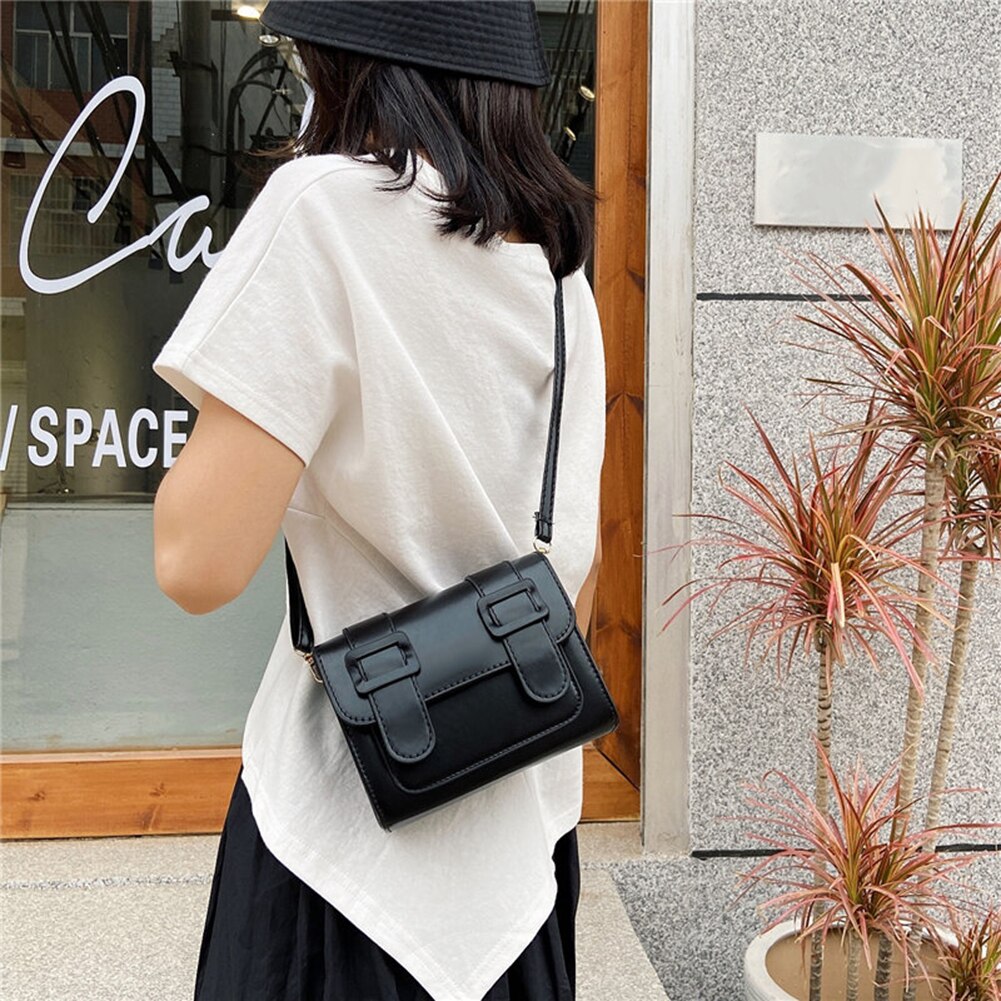 Kvinnor pu läder axelväskor bälte spänne liten fyrkantig casual flik crossbody messenger handväskor