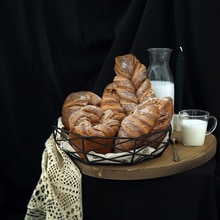 Dark kunstmatige brood Simulatie van Europese tas van chocolade brood Eten fotografie props bakken winkel etalage
