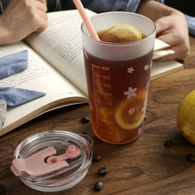 Taza de vidrio de paja de dibujos animados creativos con escala, taza medidora de sellado de leche, resistencia a altas temperaturas, microondas, Linda