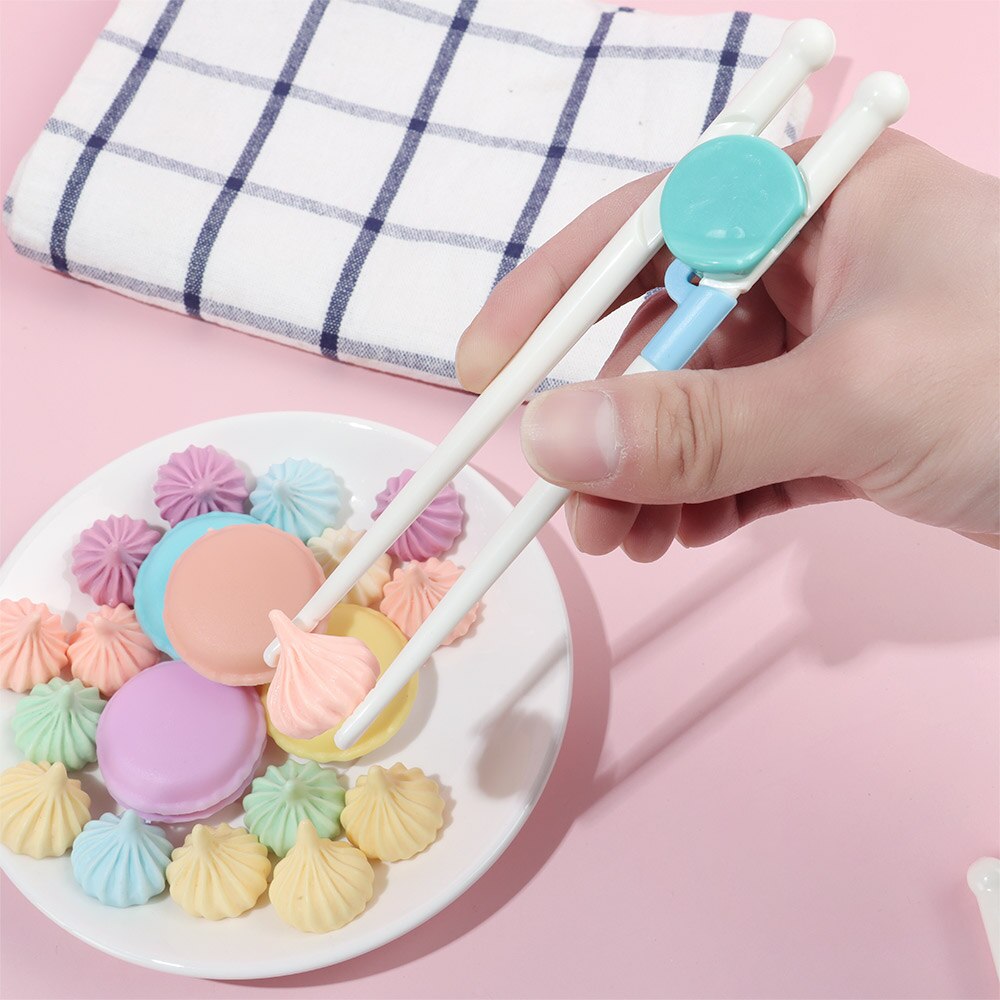 Palillos de comida de dibujos animados para niños y bebés, palillos de fácil uso, divertidos, para aprendizaje y entrenamiento, juego de cena, herramientas de cocina, 1 par