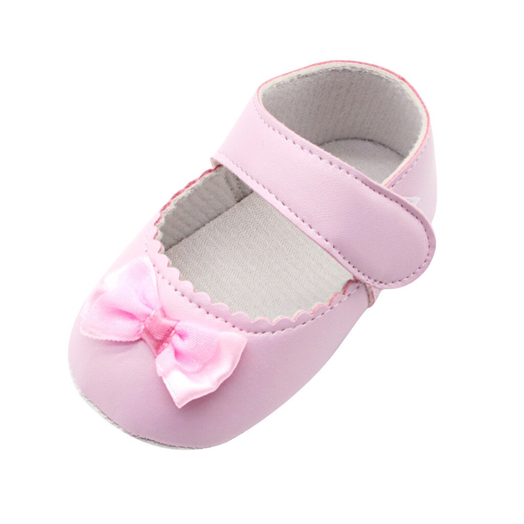 Chaussures de poupée faites main en cuir verni noir : style