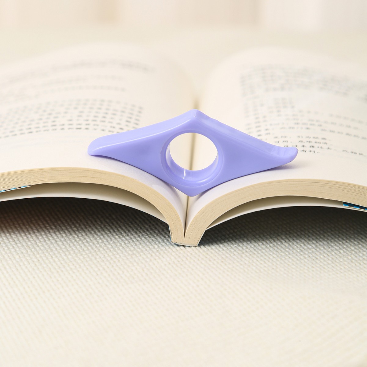 Acrylic Thumb Press Bookmarks for Reading Portable Thumb Book Support Book Expander School Supply Reading Aid Book Page Holder: PURPLE