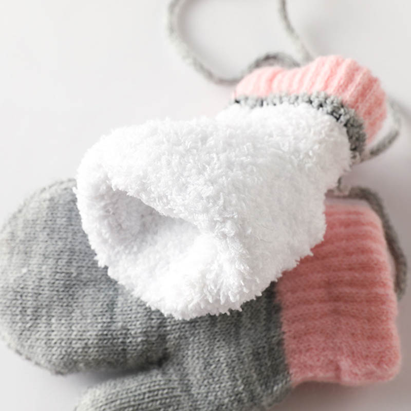 Guantes gruesos y cálidos para bebé, manoplas de punto suave con dibujos animados, cuerda para niño de 1 a 5 años