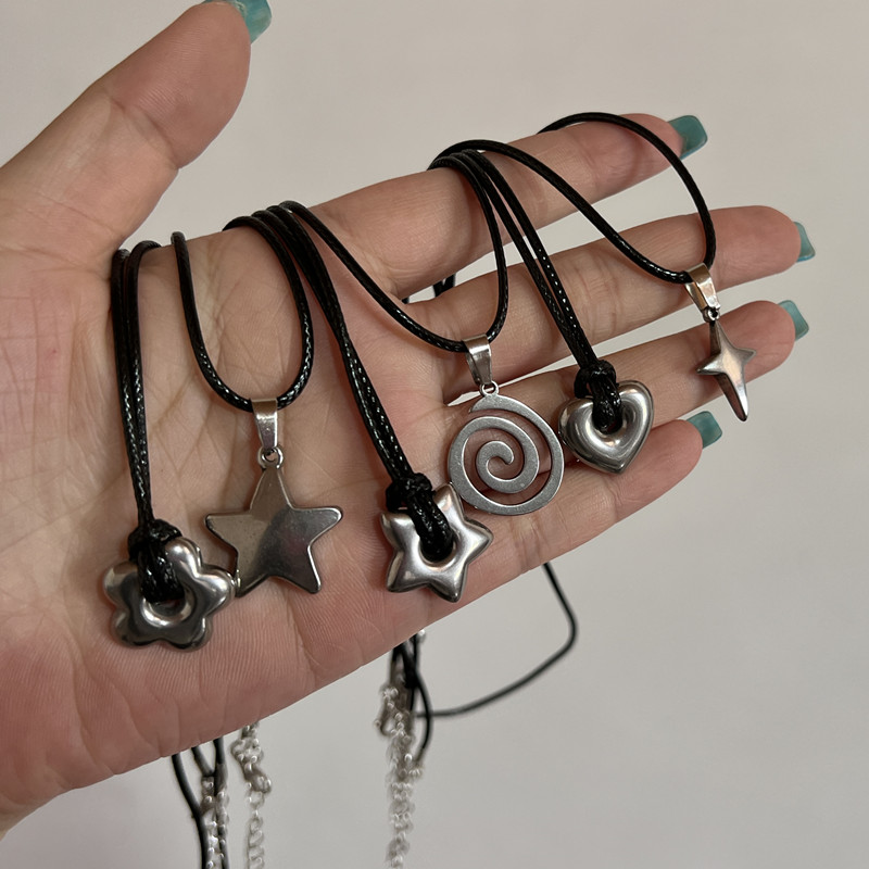 Collier avec pendentif pentagramme étoile en acier et titane creux pour femmes et hommes, chaîne en corde noire, ras du cou, bijoux de fête Y2k, nouvelle coréenne