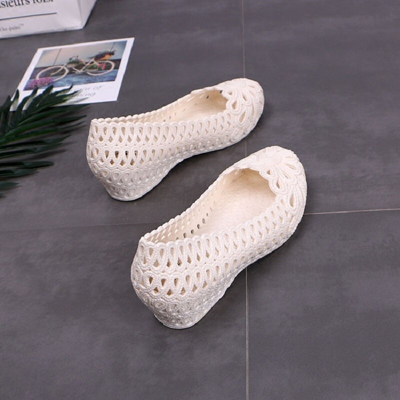 plastic sandals women hollow out slip on wedges jelly sandals walking shoes beach sandals big size 41 4h81