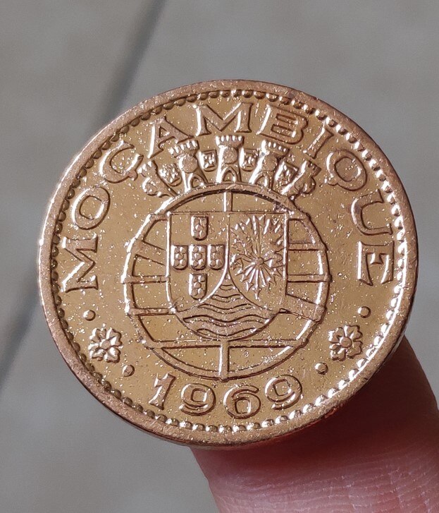 Português moçambique 1 escudo 26mm áfrica moedas antigo original infrequente moeda comemorativa edição 100% real ano aleatório