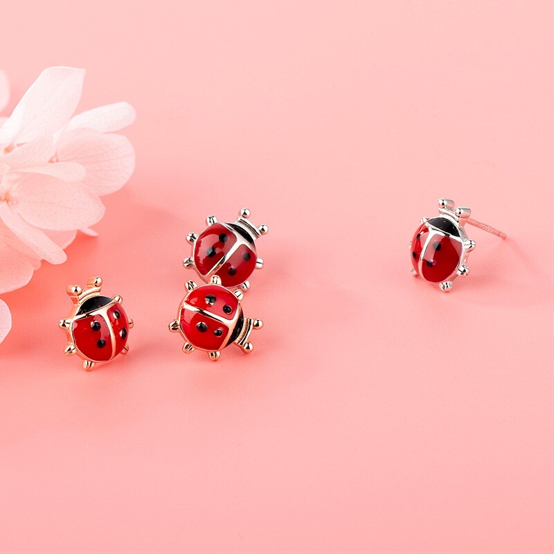 Reale dell'argento Sterlina 925 Coccinella Orecchino Della Vite Prigioniera Rosso Delicato Coccinella Orecchini Delle Viti Prigioniere per Le Donne Ragazze Figlia Grangdaughter Sorelle