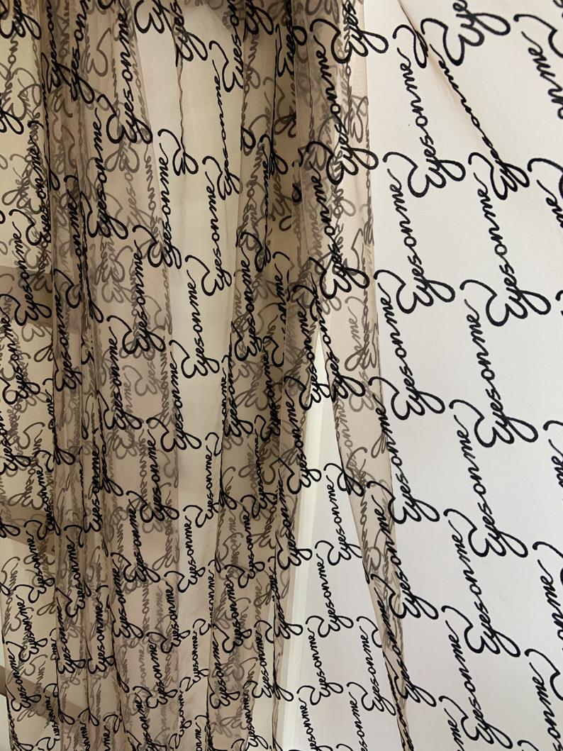 1 yard broderet tyl mesh blonde stof med fløjl ord stretchy nude tan tyl blonde stof med script øjne på mig