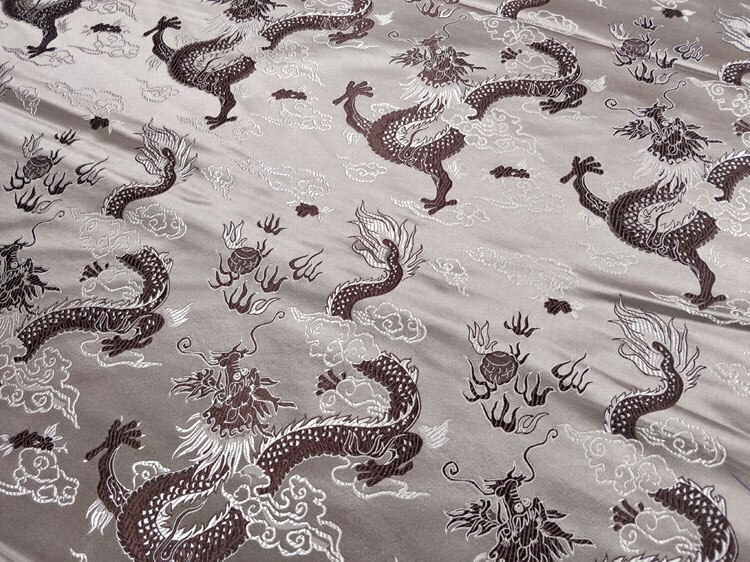 Neue Chinesische Seide Brokat Cheongsam SchöNe Cos Seetang Anzug Tuch Hochzeit Kostüm Stoff Kissen Abdeckung Eleganz Grau Riesige Drachen