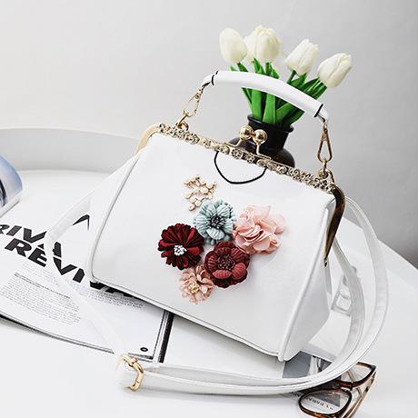 Di nuovo Modo Coreano di Stile Delle Signore Della Borsa di clip in Metallo Fiore Borsette Perla Delle Donne di modo Sacchetto di Spalla di Svago del Sacchetto del Messaggero Della Frizione Bolsa: bianca