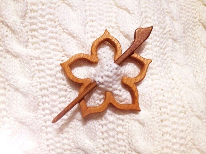 Wooden Animal Pattern Brooch Pin Unique Handmade Wooden Brooch Pin Women Cute Shawl Pin Scarf Buckle Clasp Pins Jewelry: flower
