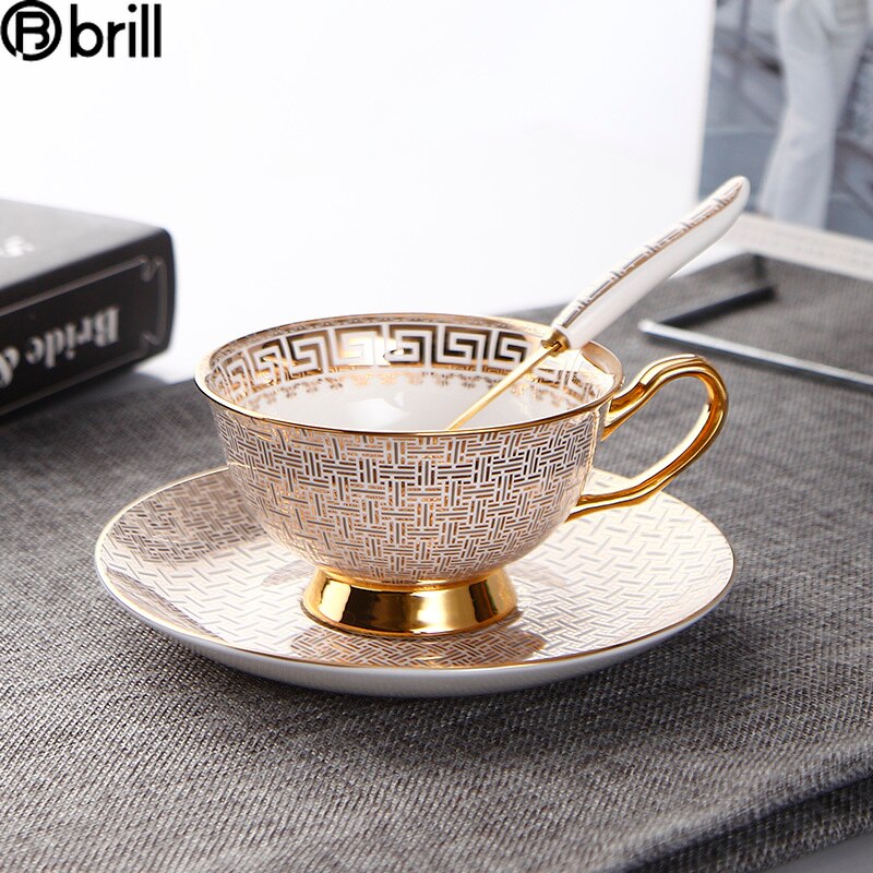 Luxury Gold Cup Set Retro Royal Tea Cup with Handle Spoon Vintage Bone China Tea Cup Set Tasas De Cafe Portable Cups Luxury