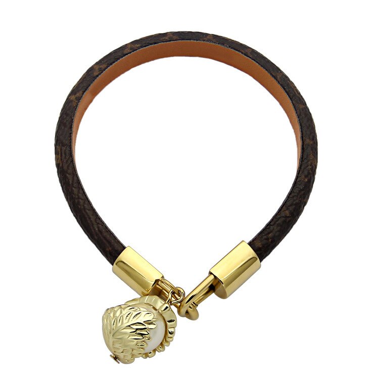 V-skin four leaf pattern hanging flying saucer tassel Bracelet women's foreign trade style flower leather bracelet