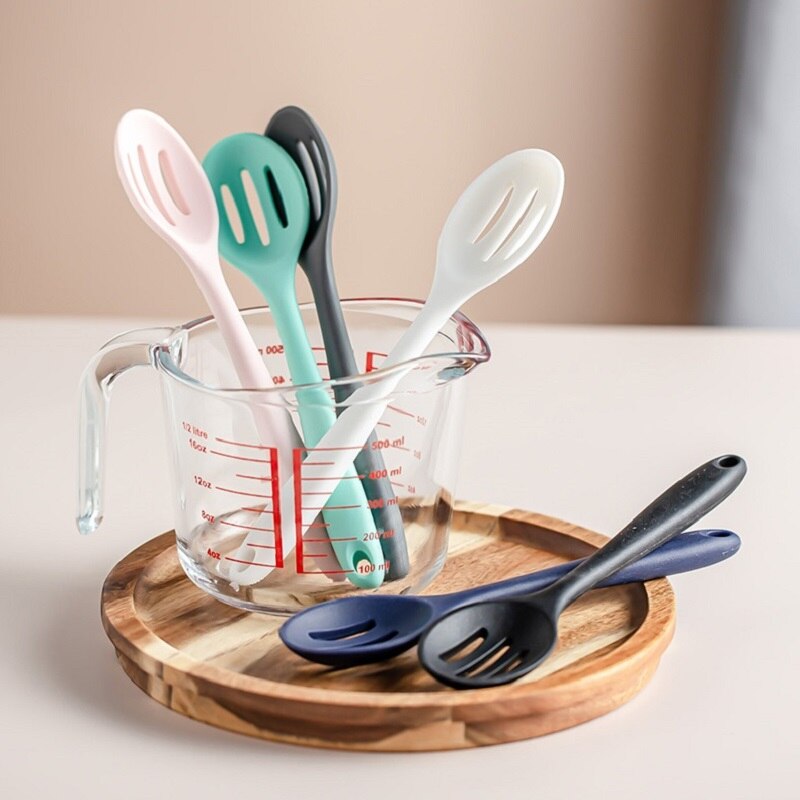 1Pcs Filter Spoon Heat Resistant Non-Stick Cooking Strainer Colander Long Handle Durable Silicone Heat Resistant Kitchen Tool