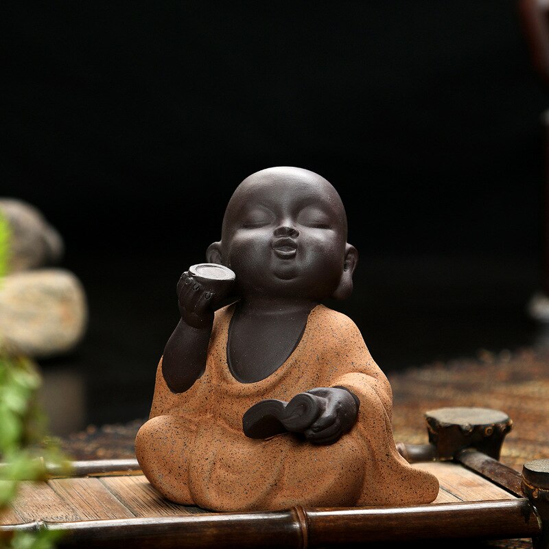 Utsøkte sittende munker kung fu te kjæledyr ornamenter lilla sand tebakke små buddha statuer skulpturer te tilbehør sett: A1