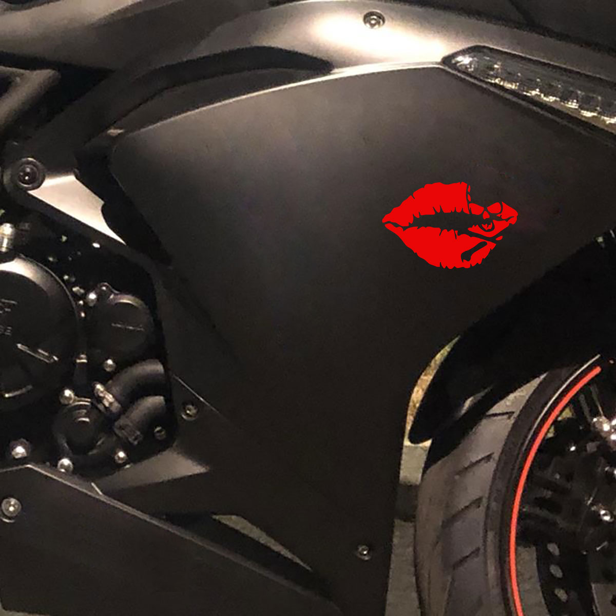1/2x Autosticker Kiss Lips Waterdichte Motorfietsen Decors Bumper Achterruit Biker Helm Autosticker Vinyl Auto Sticker Accessoires