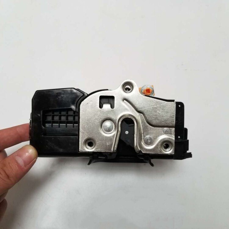 Door lock block assembly for SAIC ROEWE 350 550 MG6 Central locking lock for left front door