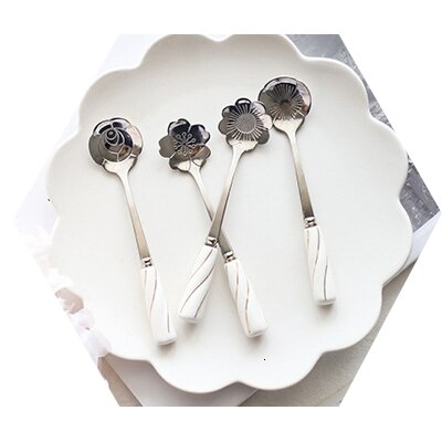 4Pcs Rvs Lepel Set met Keramische Handvat Bloemen Shape Ice Thee Koffie Lepel Dessertlepel Keuken Drinken Servies: White silver