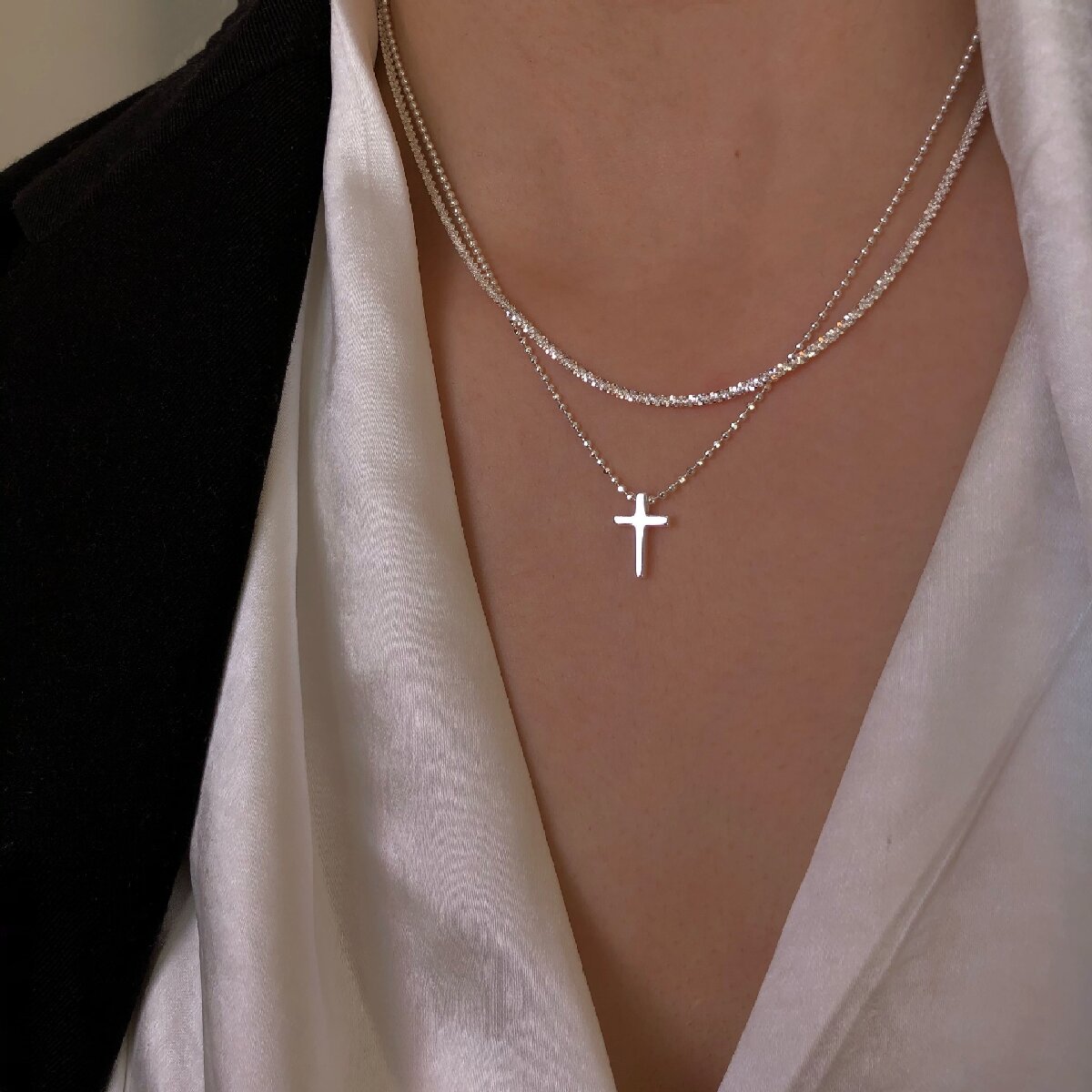 Mode Multi-layer Cross Shining Sleutelbeen Keten Kraag Ketting voor Mannen en Vrouwen Dagelijks Dressing Party Verjaardagscadeaus Sieraden: Silver Plated