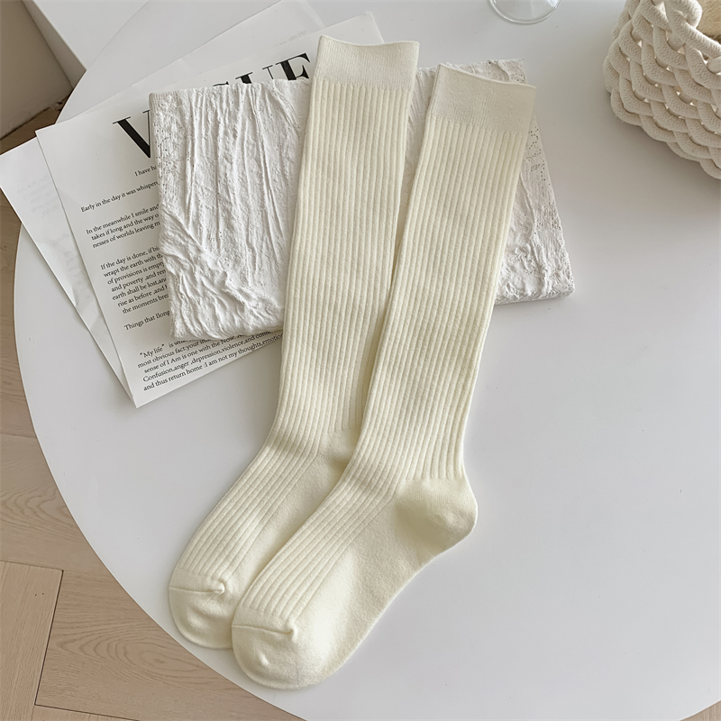 Calze da donna retrò nuova moda autunno casual tinta unita stile giapponese calzini caldi per donna morbidi calzini invernali al ginocchio lunghi: WHITE