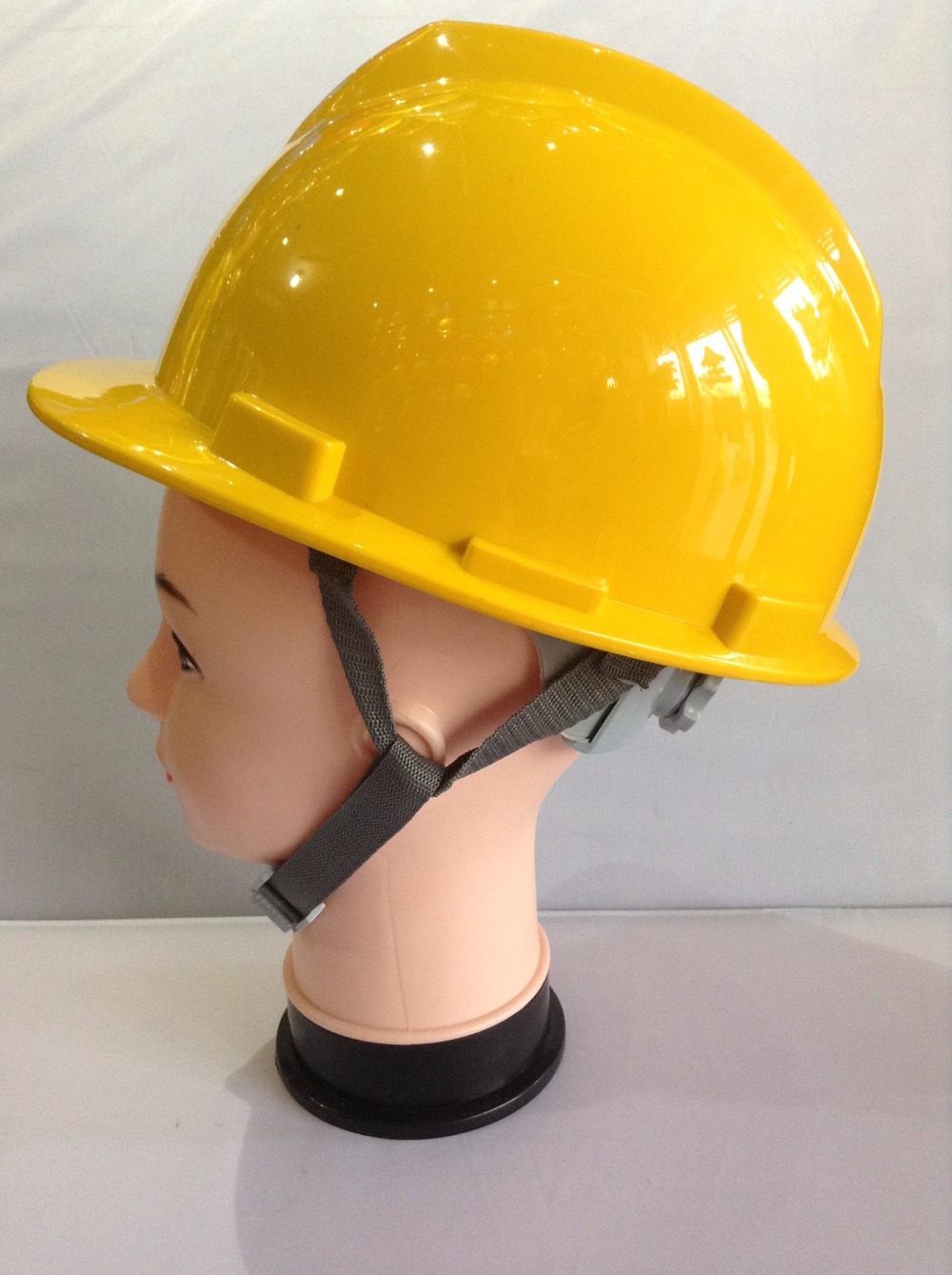 Factory Supply Abs Anti-Druk Helm V-Type Helm Knop Site Veiligheidshelm Stofdicht Waarschuwing Saftey hoed Te