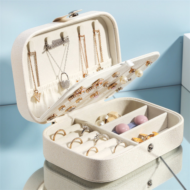 Jewelry Organizer Cases Display Travel Portable Jewelry Box Leather Storage Organizer Earring Holder Boxes Travel Cosmetic Bag: M2-white