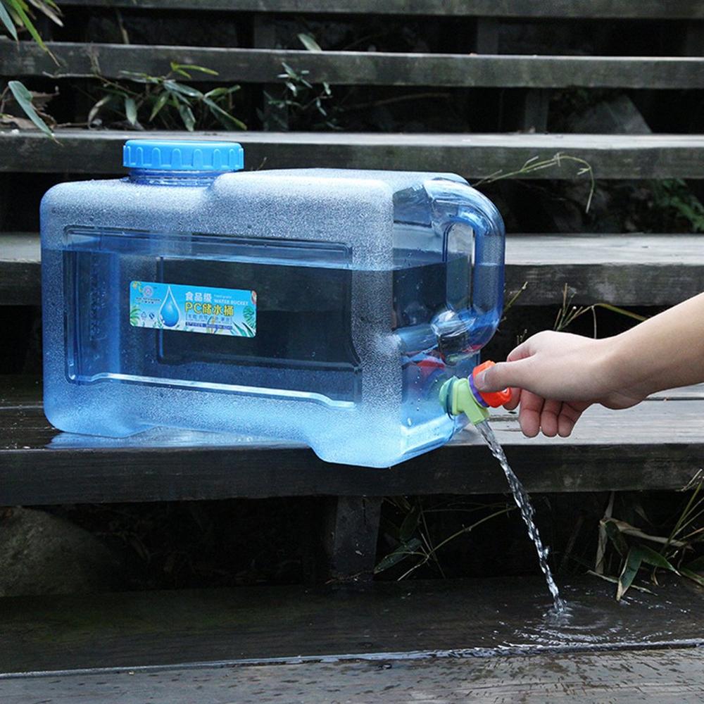 Récipient d'eau 5L de réservoir de stockage de voiture de bidon d'eau de PC de grande capacité avec le robinet