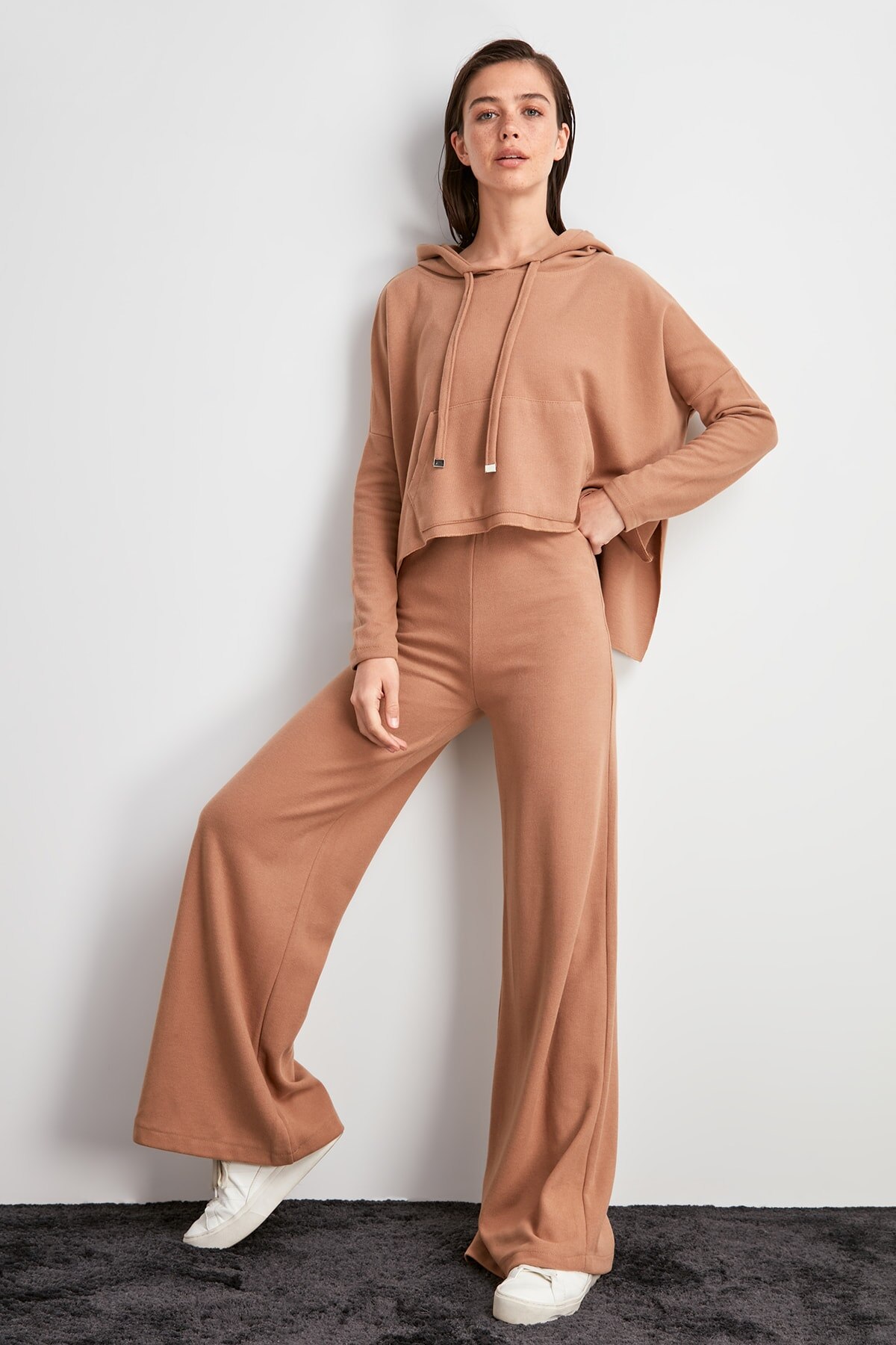 Trendyol Flare Breien Trainingsbroek TWOAW20EA0184: Camel / S