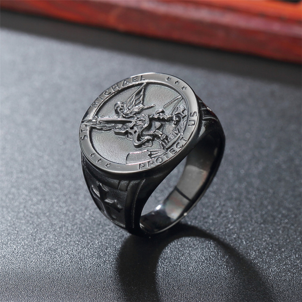 Anello da uomo in acciaio inossidabile con croce di guerriero di angelo della guerra santa anello da uomo in acciaio inossidabile accessori religiosi cattolici di nuova moda misura 7-12: -9 / Black
