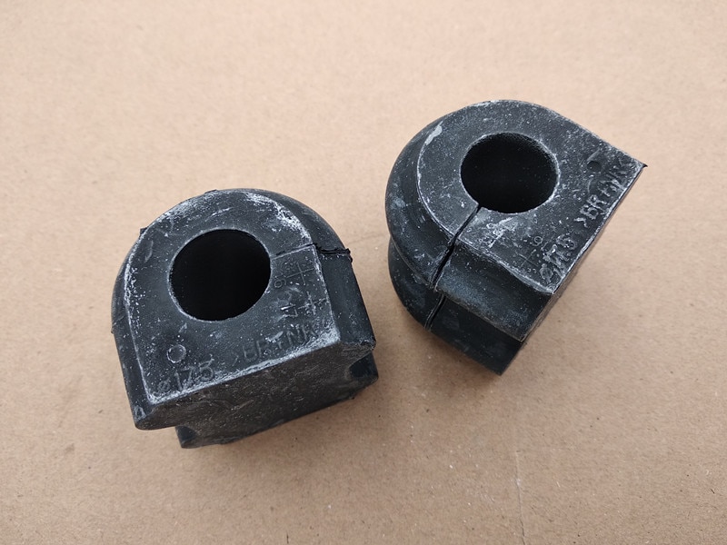 Para hyundai tucson ix IX35 para SPORTAGE buje estabilizador trasero, buje de manga de goma de barra de equilibrio 555132S000. 2 uds
