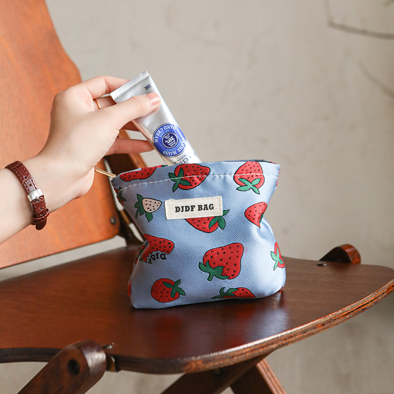 Women's Cosmetic Bag Small Blue Strawberry Portable Cosmetics Lipstick Storage Bag Commuter Coin Purse Clutch Bag Key Case