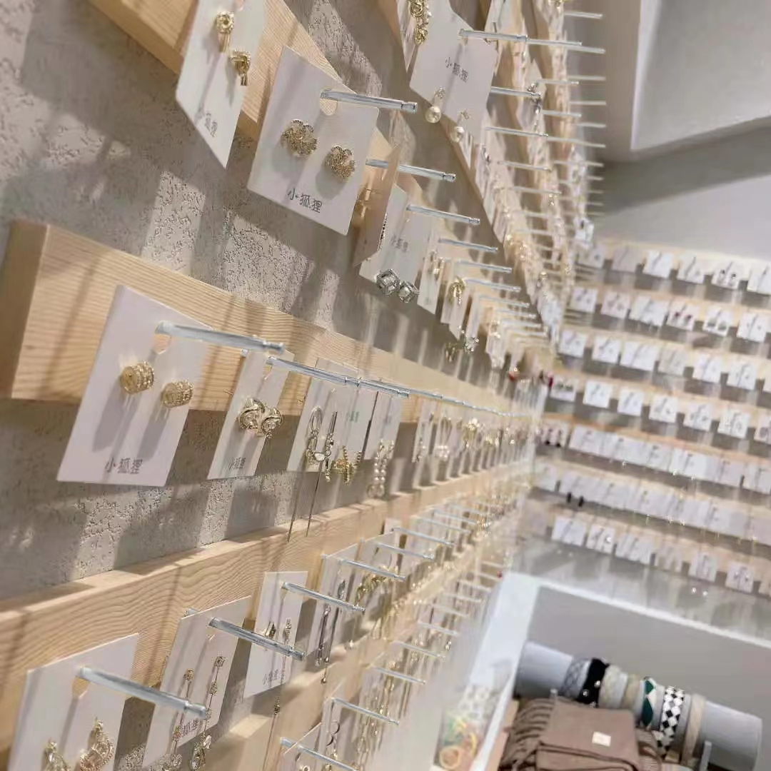 Colgador de pared de madera para joyería, soporte de exhibición con gancho dorado y plateado, organizador de collares y pendientes, soporte de almacenamiento, decoración montada en la pared para tienda