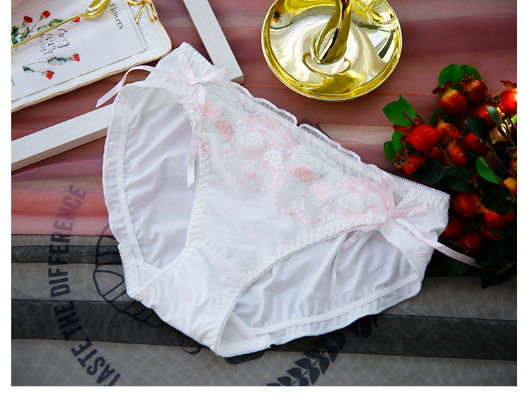 Japanese Style Kawaii Cake Embroidery Silk Milk Low Waist Sweet Lolita Panties Female Bow Lace Sexy Lingerie 3 Colors Briefs