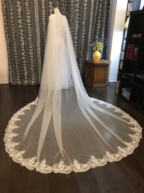 Spetskappa slöja 108 &quot;w  x 120 &quot;  (3 meter) lång, brudkappslöja med spetskant i nederkant: Beige
