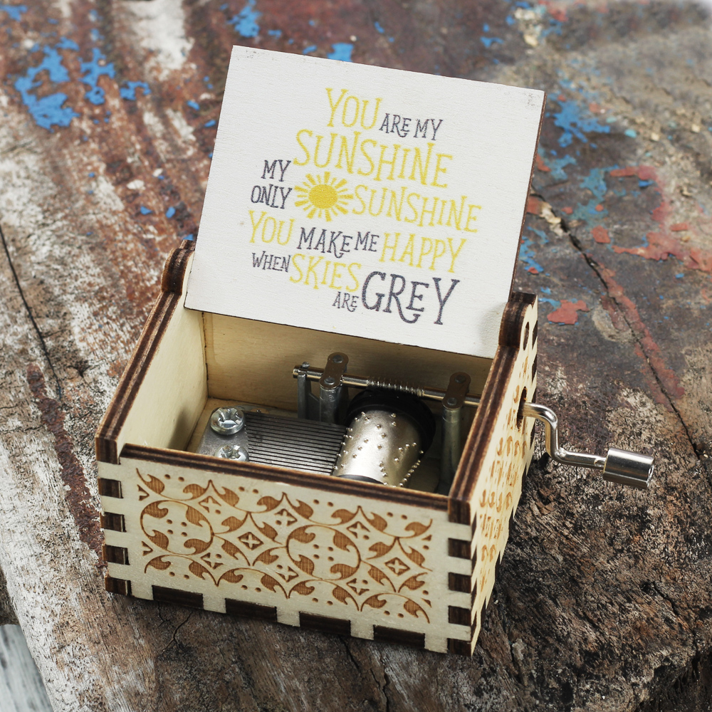 Houten handzwengel muziekdoos je bent mijn zonneschijn ik hou van je aan mijn vrouw muziekthema muziekdoos kerstmis een verjaardag: Jij bent onze zon 04