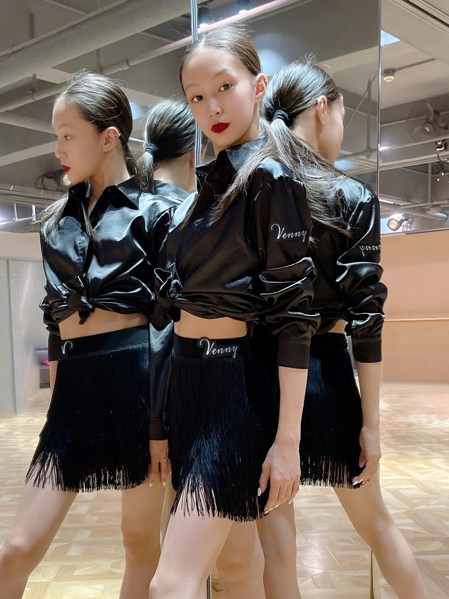 VENNY il nuovo costume da allenamento per la danza latina è una giacca da donna per adulti in dovuto pezzi con tuta da ballo con protezione solare