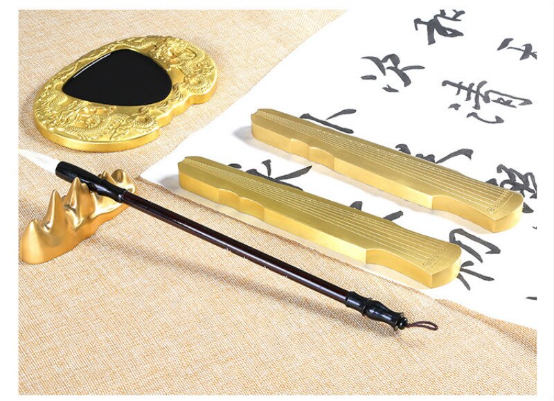 Metalen Paperweights Hoge Grade Gesneden Messing Papier Gewicht Guqin Shapped Pisa Papeles Inkt Schilderij Kalligrafie Papier Drukken