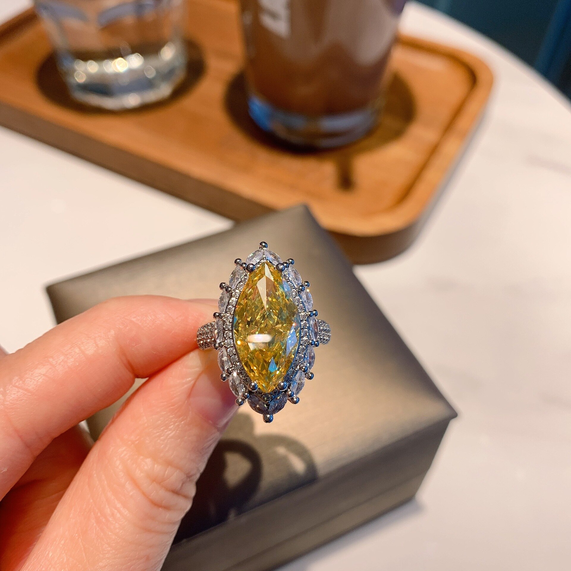 Qtt Prachtige Charmante Grote Ovale Geel Cz Steen Ring Vrouwen Crystal Zirkoon Vinger Ring Bridal Trendy Sieraden