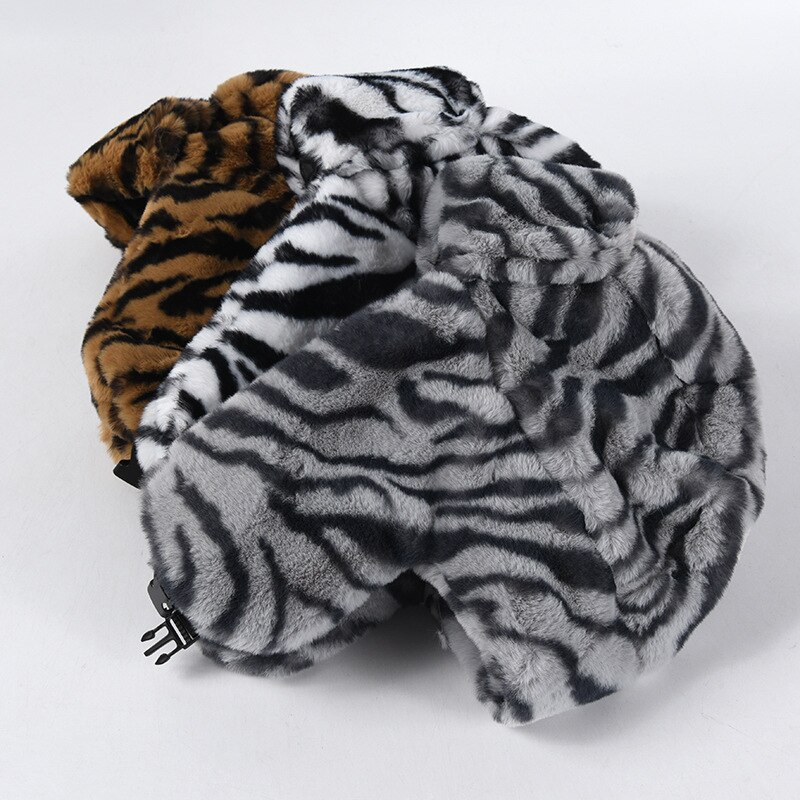 Sombrero de piel rusa para hombre y mujer, gorros de bombardero en blanco y negro, gorros con orejeras, gorros gruesos y cálidos de punto para exteriores, Invierno