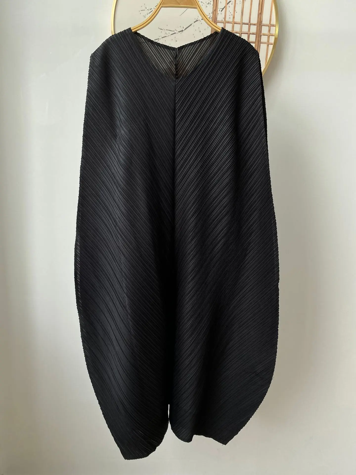 2025 Sommer Miyake Plissee Kleid Japanische Plus Größe Nische Lässig Stil verlieren Beiläufige Kleider Frauen Kleidung: Grau