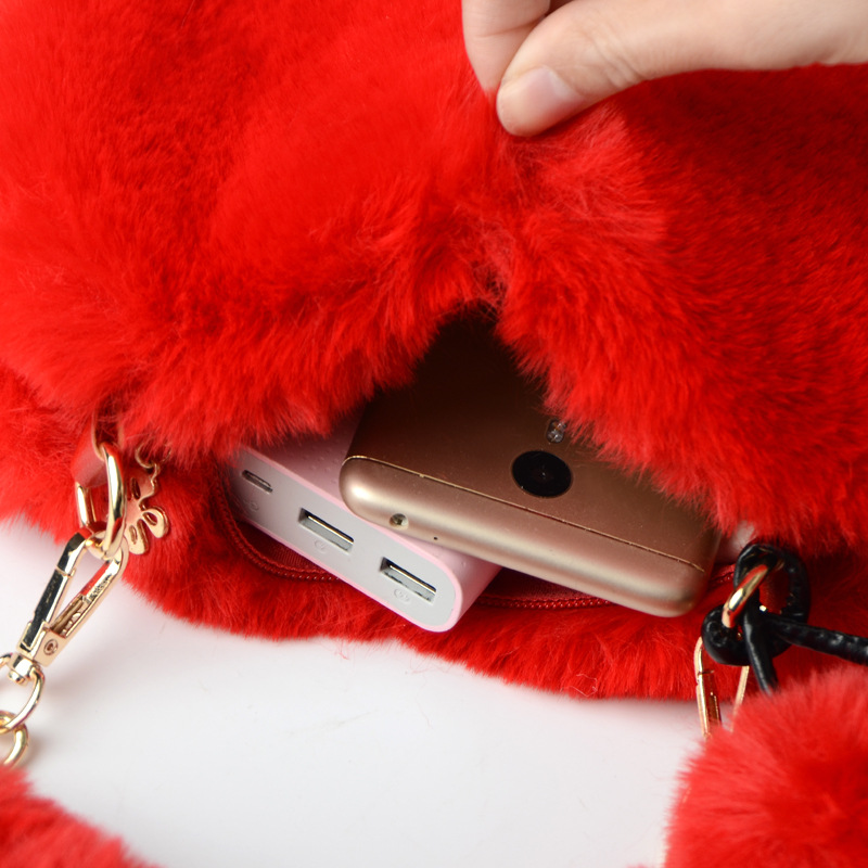 Faux Fur Women Handbags Heart Shaped Shoulder Bag Female Clutch Purse Chain Messenger Bag Plush Shoulder Crossbody Bag