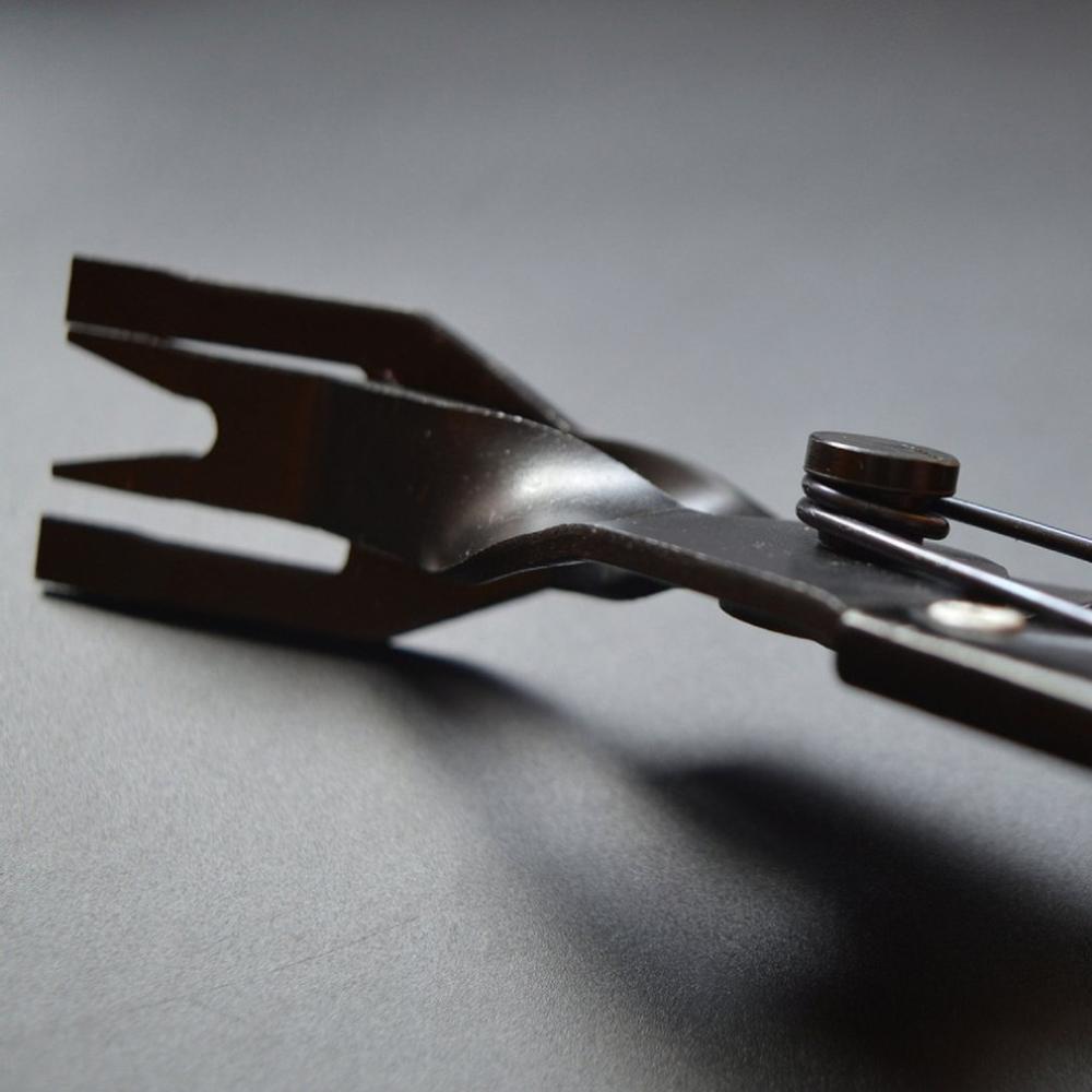 Trim Clip Removal Plate Pliers Van Door Panel Fascia Dash Upholstery Remover Tool Auto Parts Maintenance Family Car Repair Tool