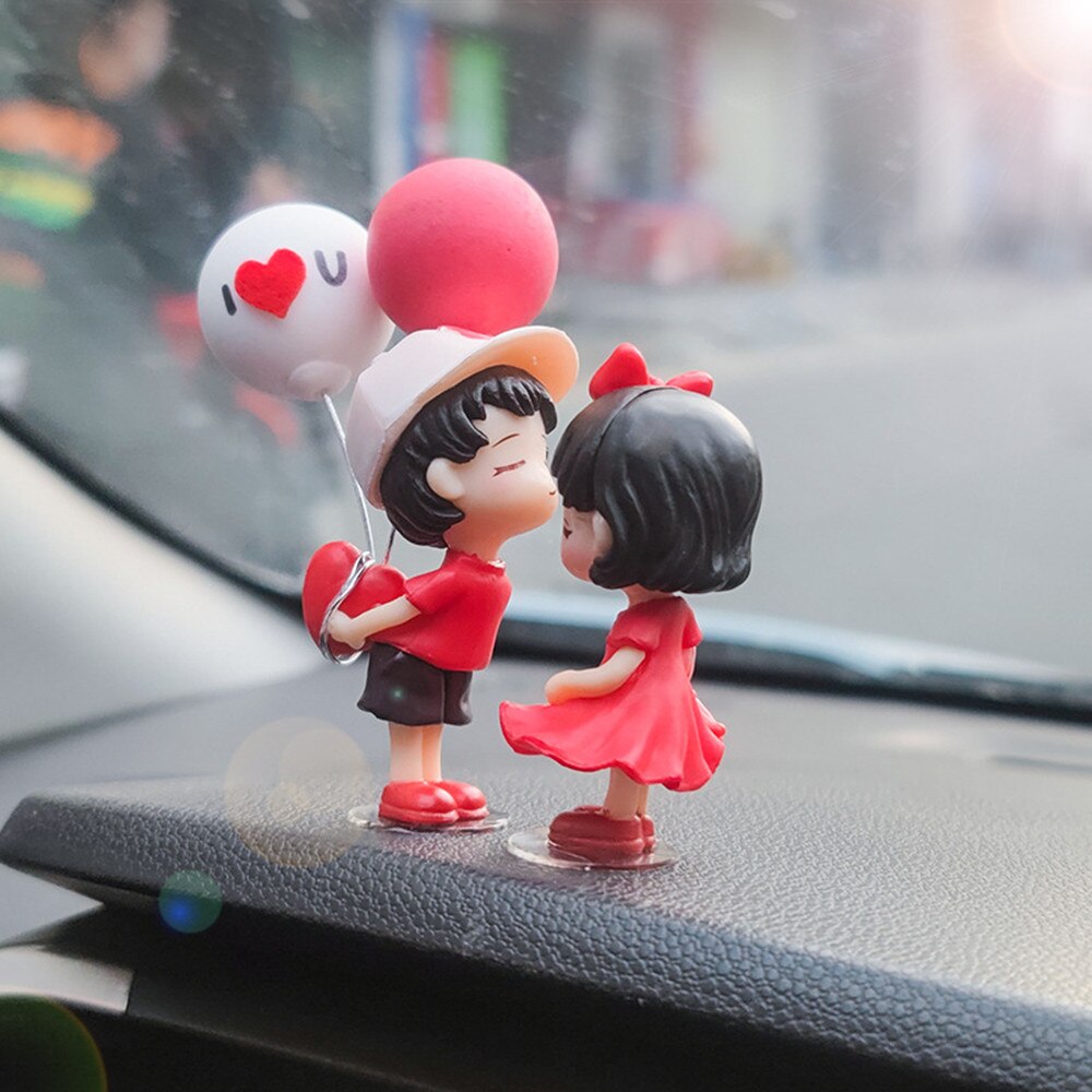 Ornements mignons de Couple pour voiture, décoration de voiture, Action de Couples de dessin animé mignon, décorations de tableau de bord de voiture de dessin animé, joli baiser C
