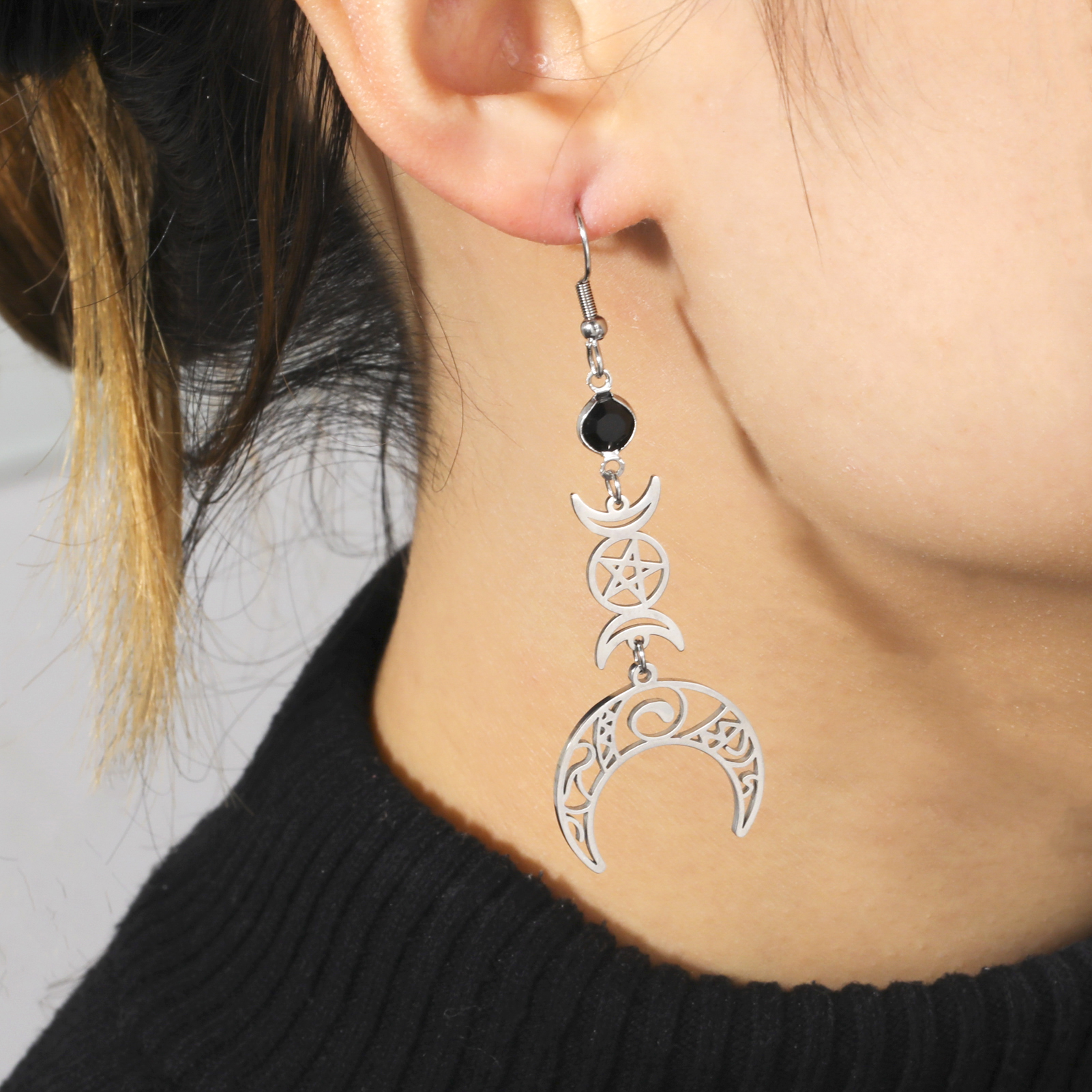 Unift Pendientes góticos de acero inoxidable para mujer y hombre, aretes de pentagrama de Triple runa, fase lunar, joyería Vintage, Piercing de oreja, nudo de bruja