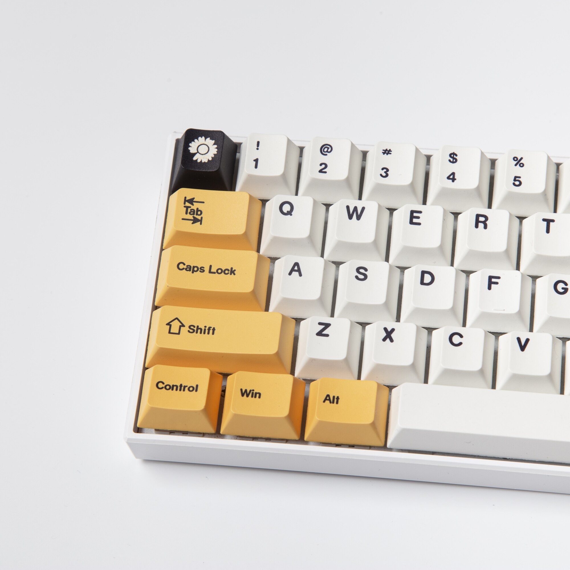 GMK Bee/Daisy Keycaps 133 Keys PBT Dye Sub Cherry Profile Keycap For GMMK Pro Mechanical Gaming Keyboard GMMK Pro GMK Keycaps