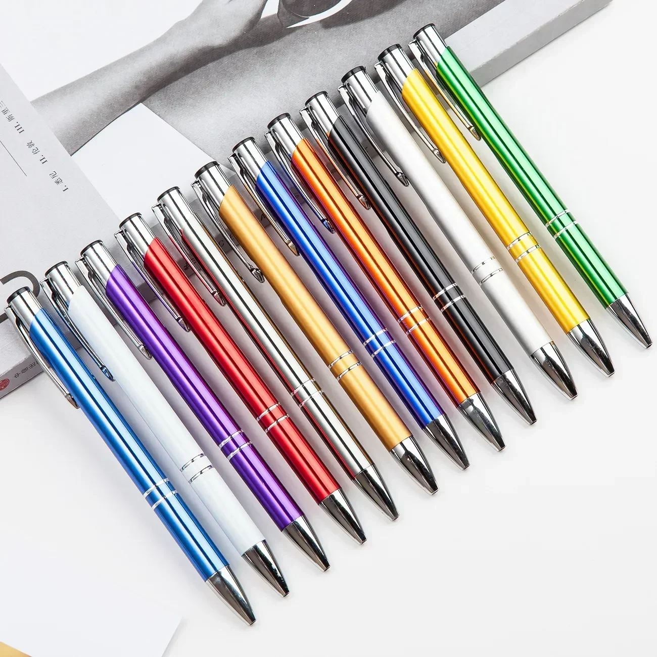 100 stuks reclame metalen balpen blanco pennen voor doe-het-zelf creatieve zakelijke multifunctionele pen: WHITE